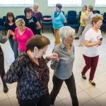 Senior örömtánc a kecskeméti Egészségfejlesztési Irodában